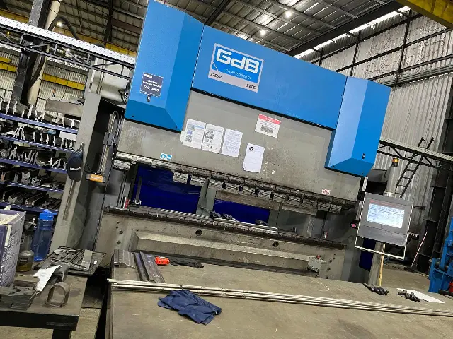 Prensa Dobradeira Gasparini – Conformação de chapas